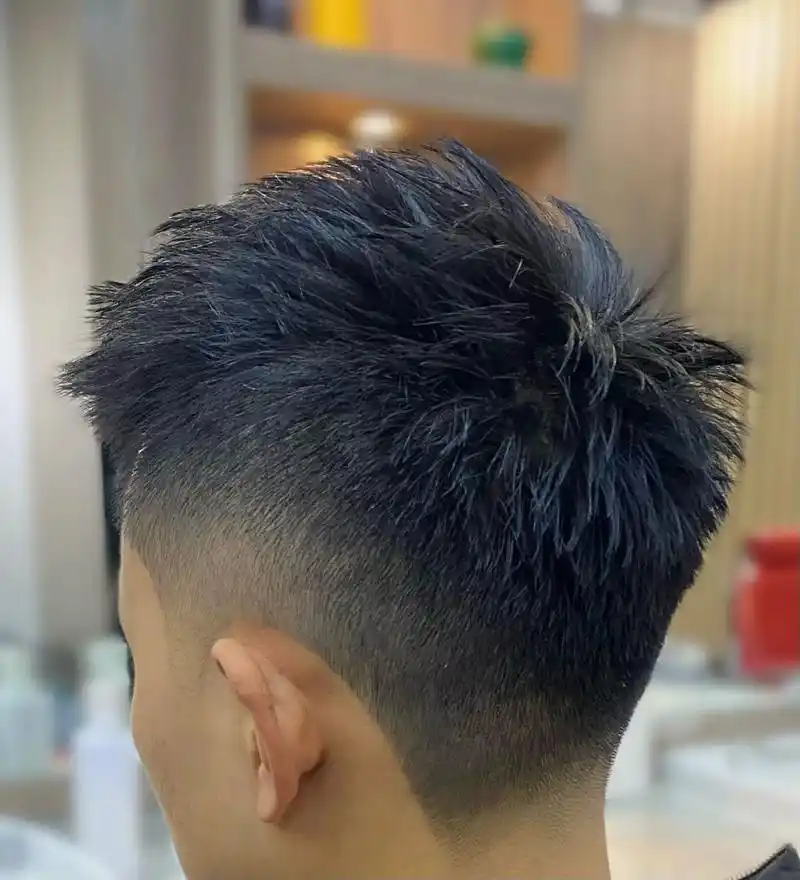 男生发型推荐:立体前刺短发 日常好打理,显精神