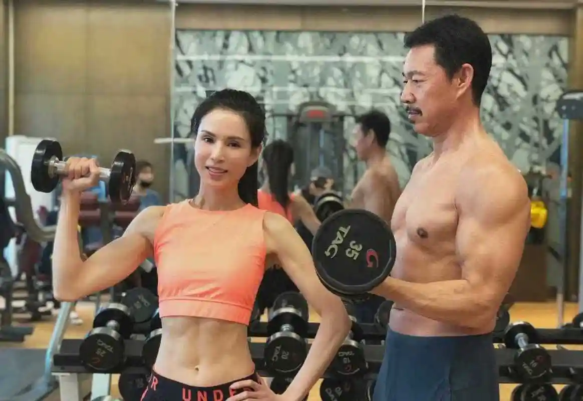 65岁张丰毅这肌肉什么水平?