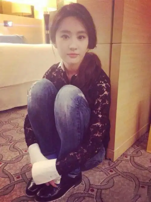 如灼灼桃花,从小美到大的仙女刘亦菲