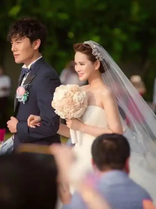 伊能静婚变事件再掀波澜,不可一世的秦昊被扒得"底裤"都不剩了最新