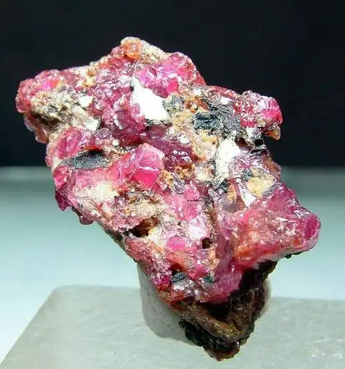 全世界最稀有的宝石:半个世纪来只找到两块,堪称无价之宝