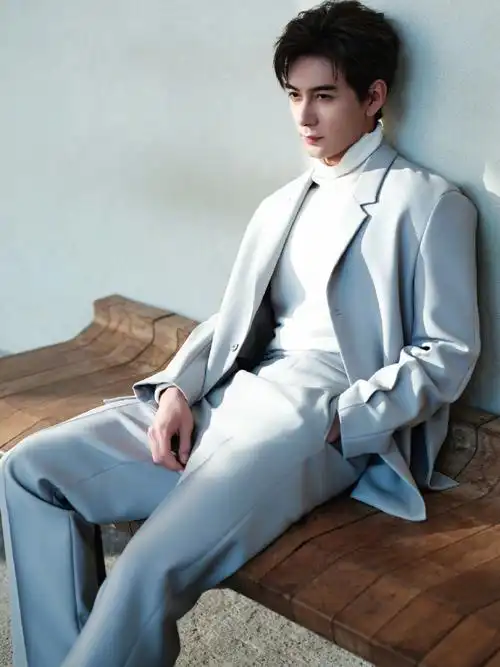 陈星旭淡蓝色简约西装##陈星旭zegna##陈星旭看秀造型