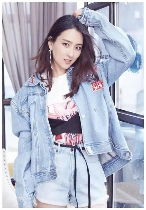 李小璐事情后,因为率先发声力挺好友,马苏遭到了公众的质疑.