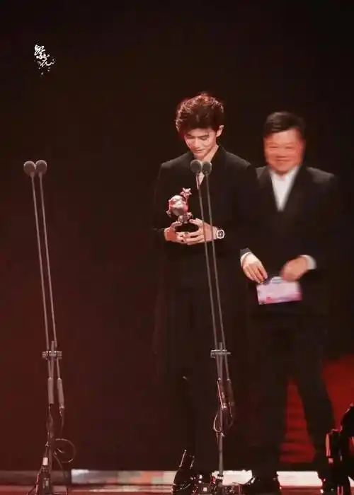 26娱瓜:杨洋龚俊热巴唐嫣任嘉伦成毅李沁杨幂陈哲远王楚然_活动_品牌