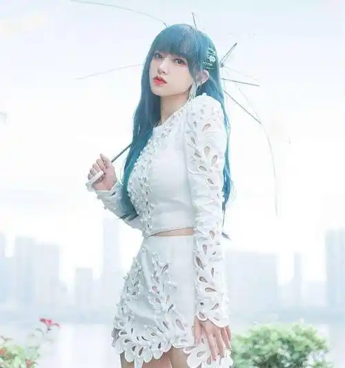 凹凸有致曲线完美,否认为梁朝伟生子_程潇_影响_刘嘉玲