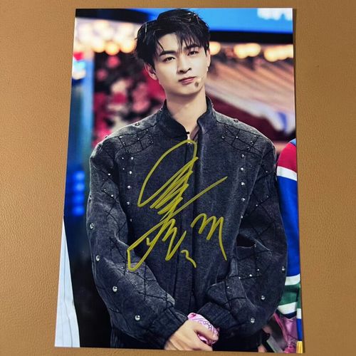 秦霄贤签名照 秦霄贤亲笔签名照加朋闺蜜礼物6 图1:6寸签名照 6寸