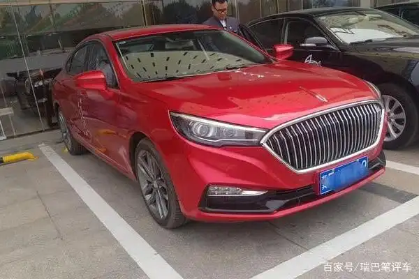 红旗h5,外观大溜,led车灯,性感的前脸散,车头上的一抹红,加上流动转向