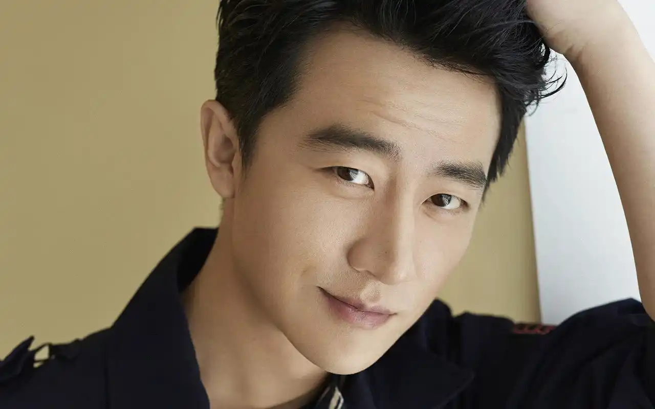 黄轩最新时尚写真高清桌面壁纸