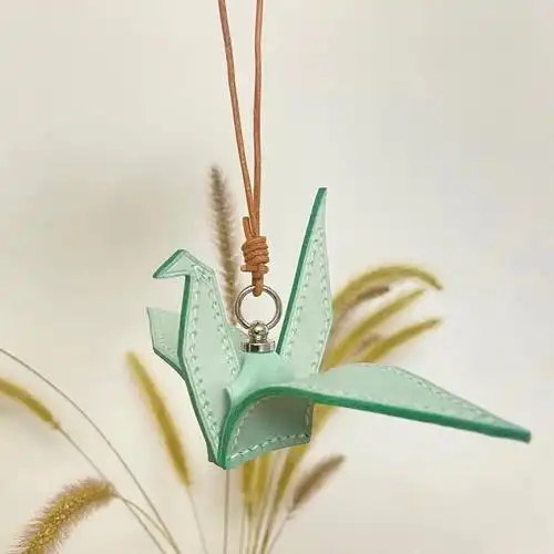 象征爱与和平的千纸鹤小时候的手工课,经常用纸折着玩最近发现皮料