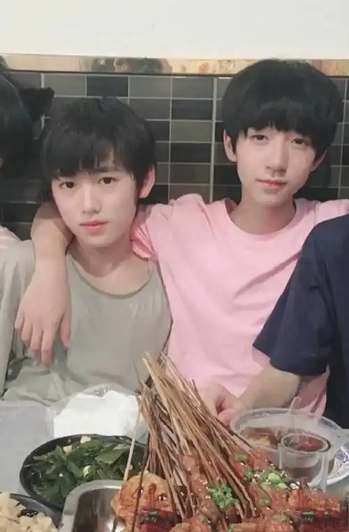 宋亚轩贺峻霖被传打粉丝是子虚乌有还是有人恶意中伤以讹传讹