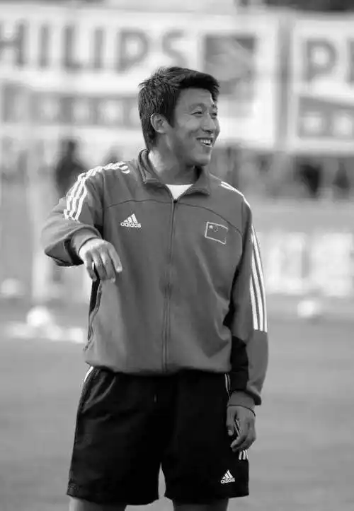 大连足球界送别我们的队长张恩华中国足协执委张嘉树致悼词