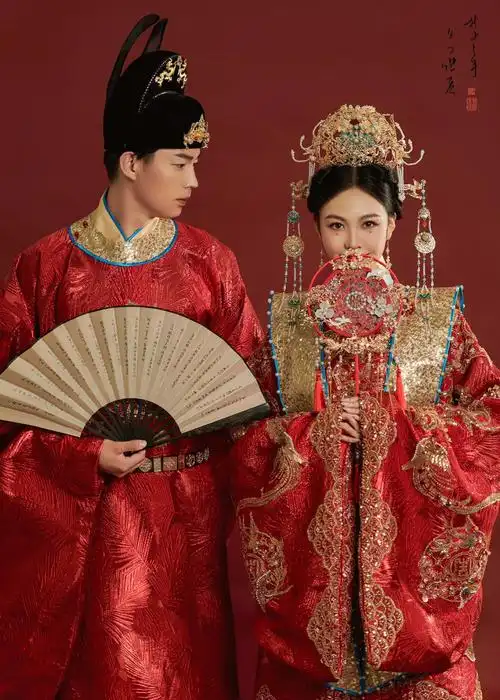 中式造型之凤冠霞帔