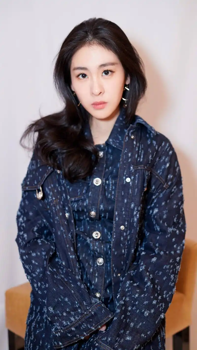 张碧晨美图:风姿绰约,秀丽多姿