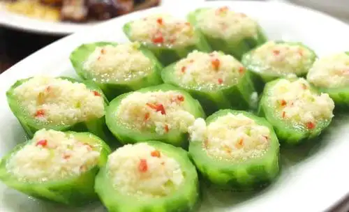 蒜蓉蒸丝瓜,细腻鲜香,美味家常菜,开胃又下饭,10分钟就能做好