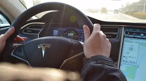 装逼正当时,被特斯拉"甩飞"的智驾君