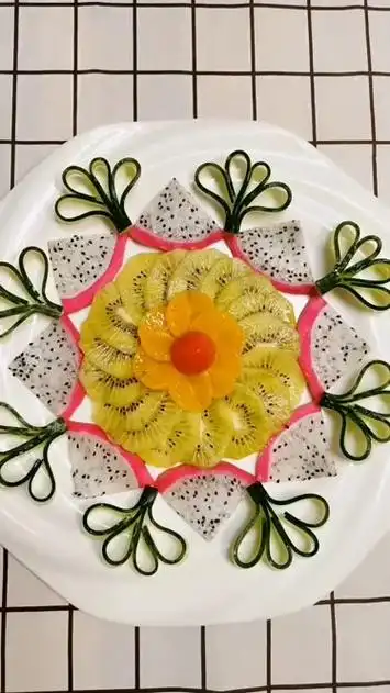 水果拼盘的花样切法 #摆盘技巧 #食品雕刻 #水果的创意吃法 #美食