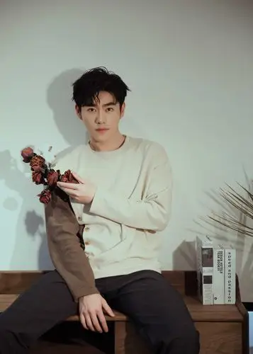 李程彬夏日时尚帅气写真图片