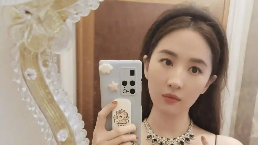 【#制片人辟谣刘亦菲.@新金牌娱乐观察家正版的动态