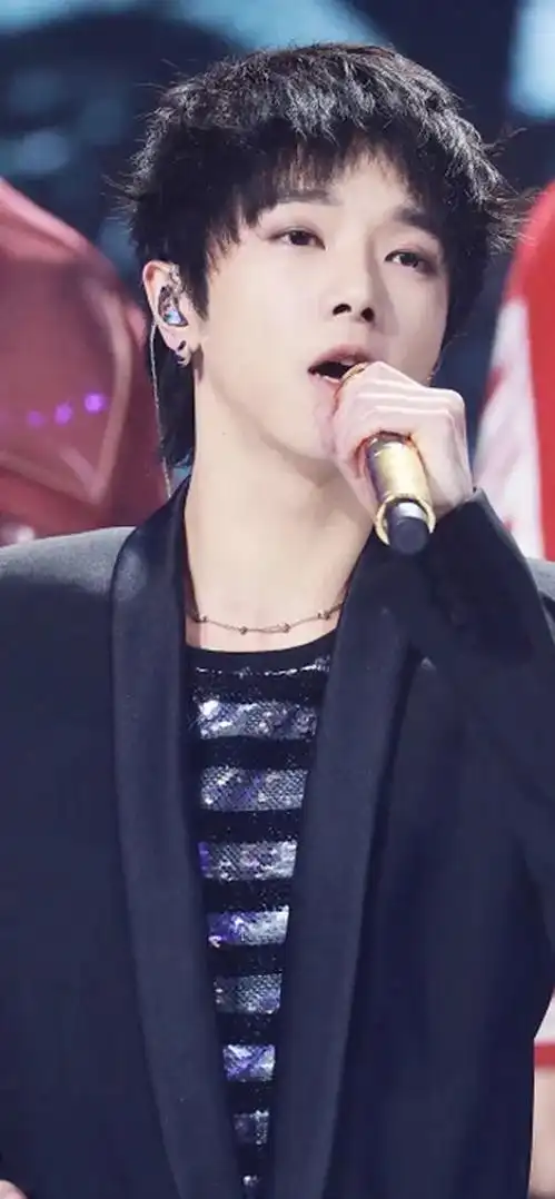 华晨宇张碧晨 #壁纸#华晨宇  - 抖音