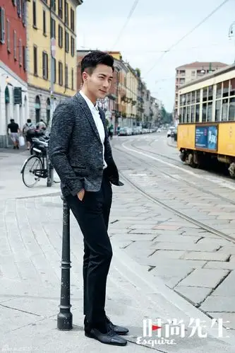 组图:刘恺威最新大片 绅士型男情迷米兰古堡 : 刘恺威举止优雅,俊朗而