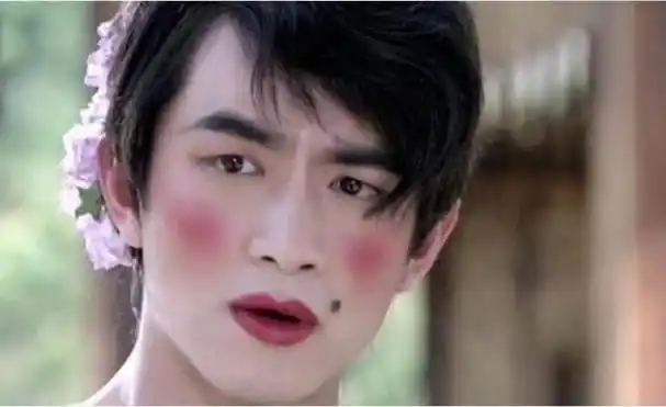 沈腾易烊千玺搞笑名场面(男明星们的女装大合集)(11)