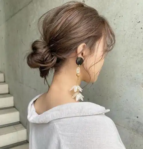 时尚达人亲自示范,最简单丸子头扎法_头发