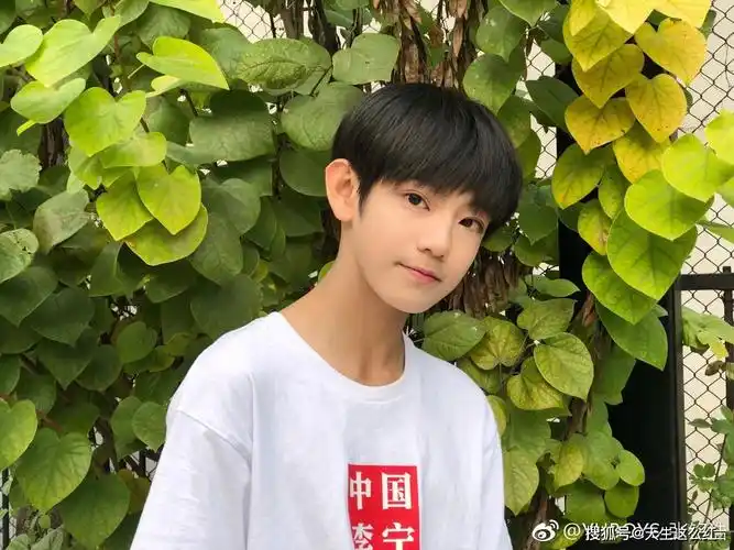 杜华旗下15岁小男星张铭浩露骨撩拨多位女生,现在的小孩都咋了?