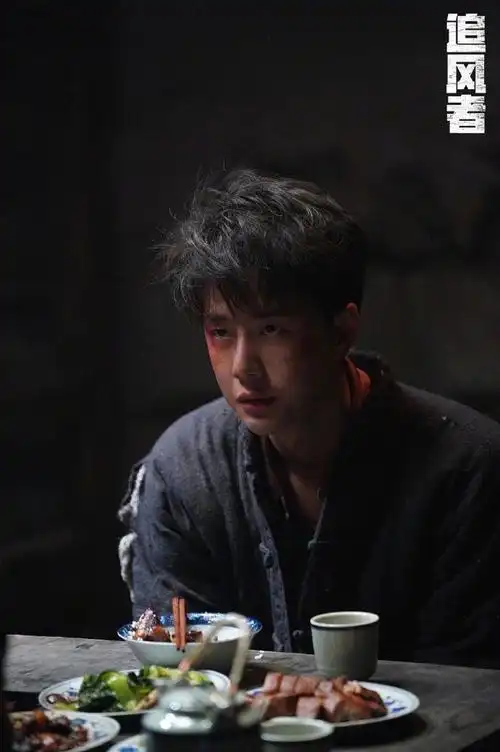 王一博的脸比杯子都小