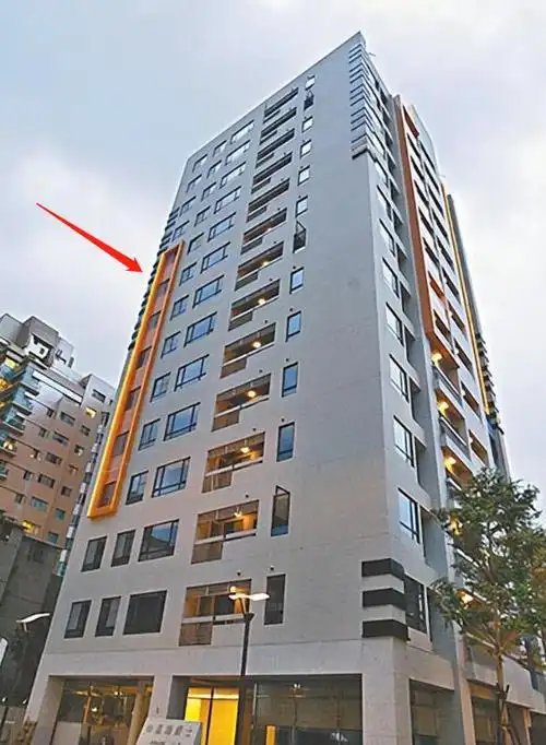 2018年,金城武脱手了一栋在台湾天母地区价值两亿的豪宅,引得外界议论