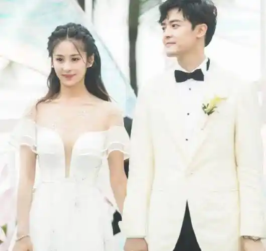 伴郎和伴娘团都是高颜值的艺人,咱们熟悉的沈梦辰和郭碧婷都在其中