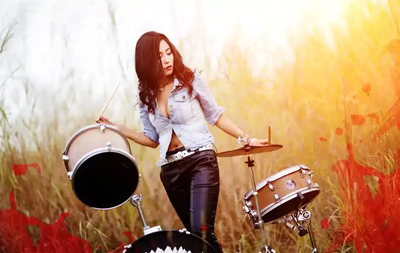 摇滚美女击鼓乐手狂野大尺度非主流唯美写真(二)