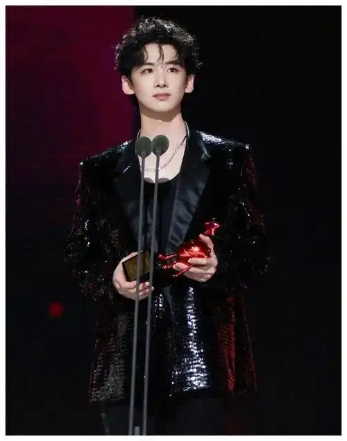 怀柔王子白敬亭,俘获万千少女心,细数追随者无数_青春_中国_电视剧