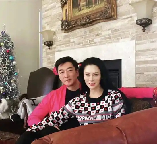 邵峰定居加拿大,豪宅内打球吃烤羊,桌上茅台洋酒成排_生活_刘欣_演艺