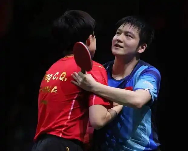 孙颖莎首度夺得女单冠军 樊振东成功卫冕男单冠军_决赛_王楚钦_马龙