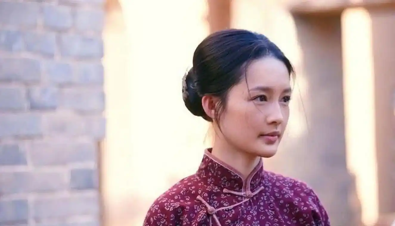 何冰和李沁拍《白鹿原》,有一场戏太尴尬,李沁调侃:何老师你很紧张吗?