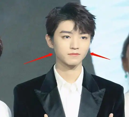 王俊凯暴瘦毁颜值?看见生图抬眸一瞬间,只能感叹真实颜值沦陷了