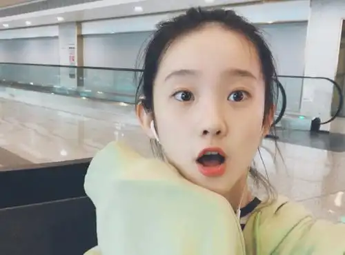 还嫌张艺凡颜值一般?当她素颜曝光后:终于明白黄子韬为何喜欢她