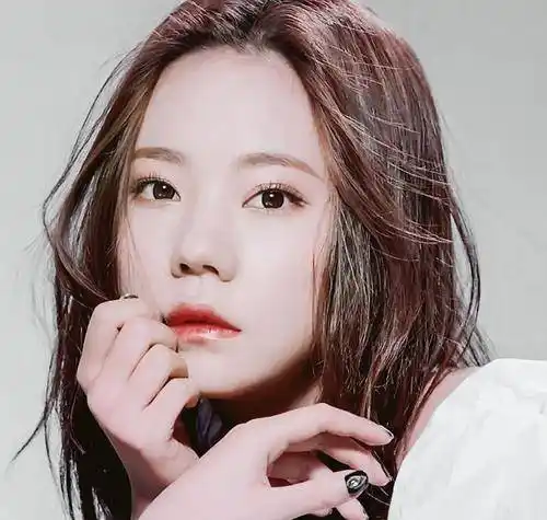 来盘点一下娱乐圈的塌鼻梁女明星_小美_任敏_审美