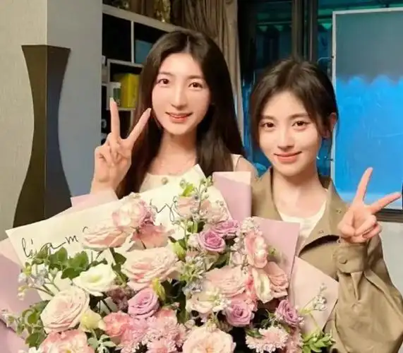 『#鞠婧祎#』92的亿些漂亮合照专栏 · 东拼西凑的合集