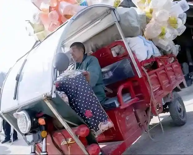 女方生活不能自理,他的举动感动所有人_黄明安_黄芳_刘海涛