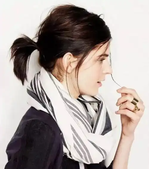 适合中短发的半扎发发型推荐,头发半扎成一个小揪揪,特别减龄时尚,可