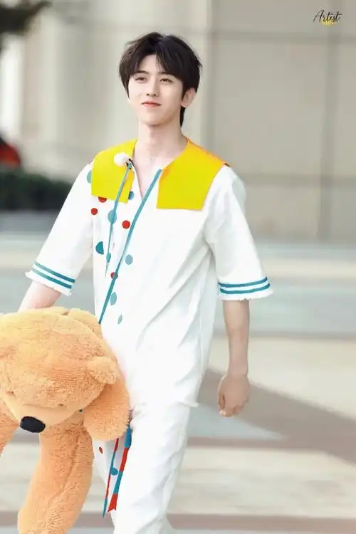 大宝宝抱着大熊02spotlight-蔡徐坤#蔡徐坤#hug me(抱我)