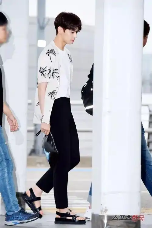 车银优统一饭圈审美最具诱惑力的新墙头学霸型脸蛋天才漫撕男大家pick