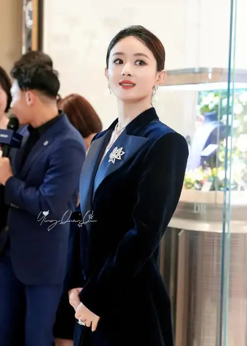 赵丽颖戴比尔斯品牌代言人##赵丽颖出场哇声一片