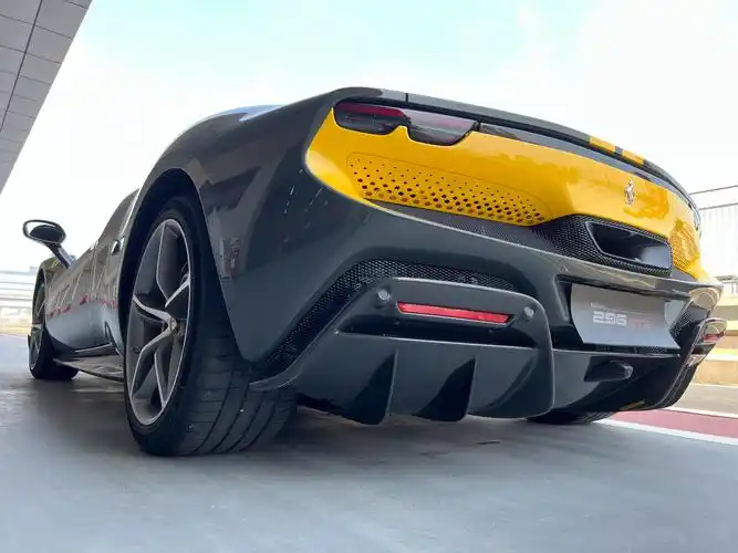 ferrari#法拉利##296 gtb# 驯马的一天,830匹"马"力,不知道_改装社区