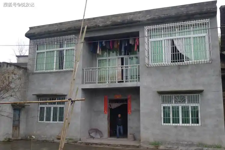 唉!农村家庭人只越来越少,房子却越修越大,究竟图个啥