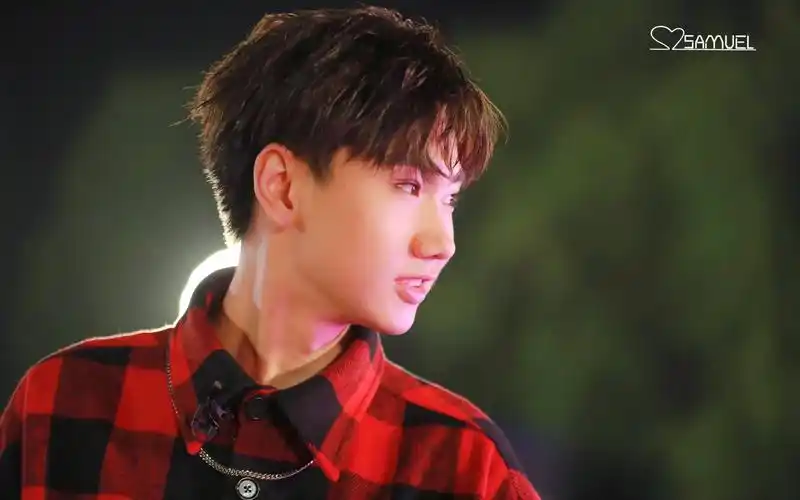 汪苏泷撩别人家粉丝!哼!大猪蹄子!