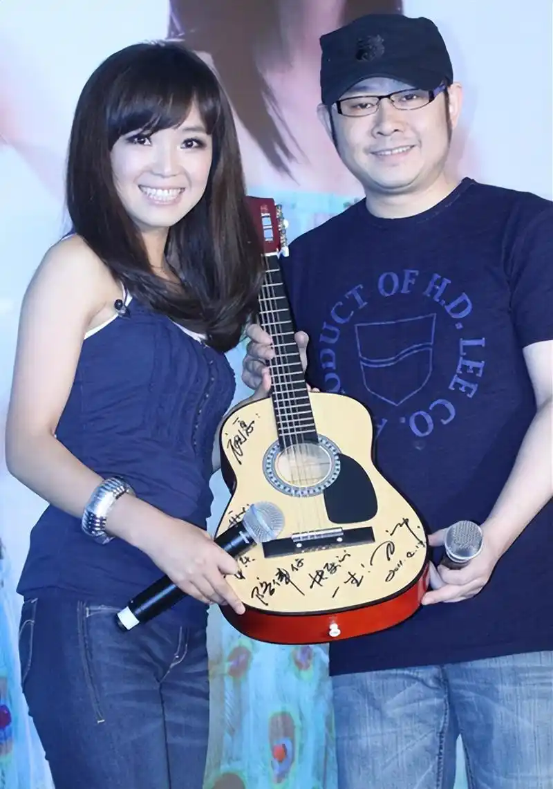 歌手云朵:18岁拜师刀郎同住10年,与师情同父女,36岁不婚惹人疼