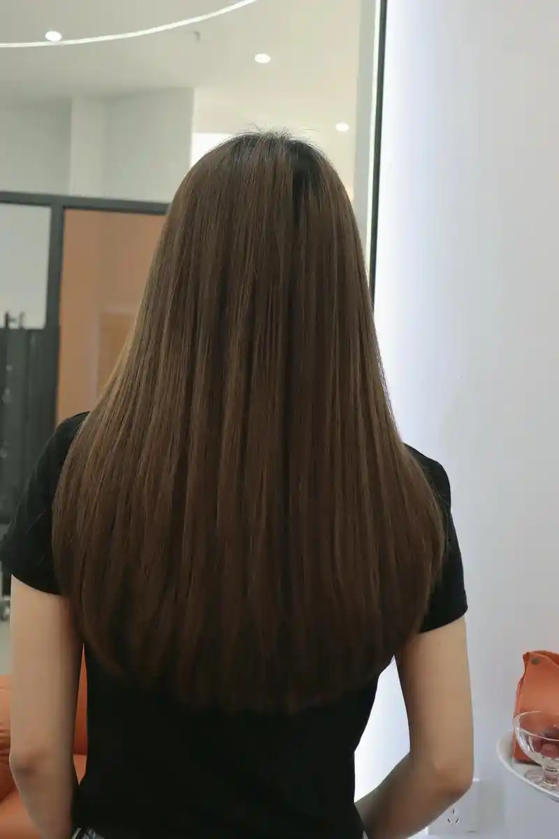 适合大众审美的中长发#店内实拍视频 #背影杀 #女发 - 抖音