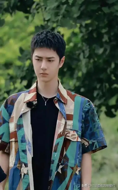 他的身高优势也非常明显,非常适合拍摄一些时尚大片.总之,王一博的颜